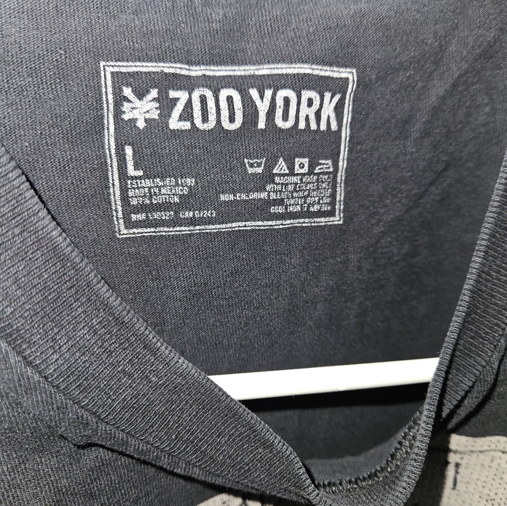 Mens large tee - Picture 3 of 3
